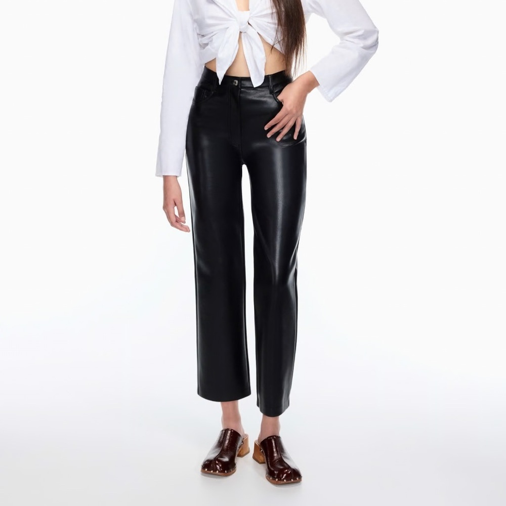 ✨ **Elevate Your Wardrobe with The Melina™ Cropped Pant!** ✨